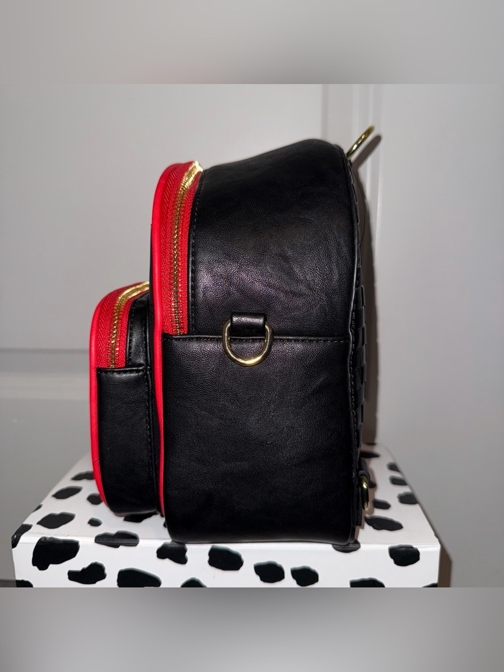 Loungefly Disney Cruella De Vil Convertible Mini Backpack - Picture 7 of 8